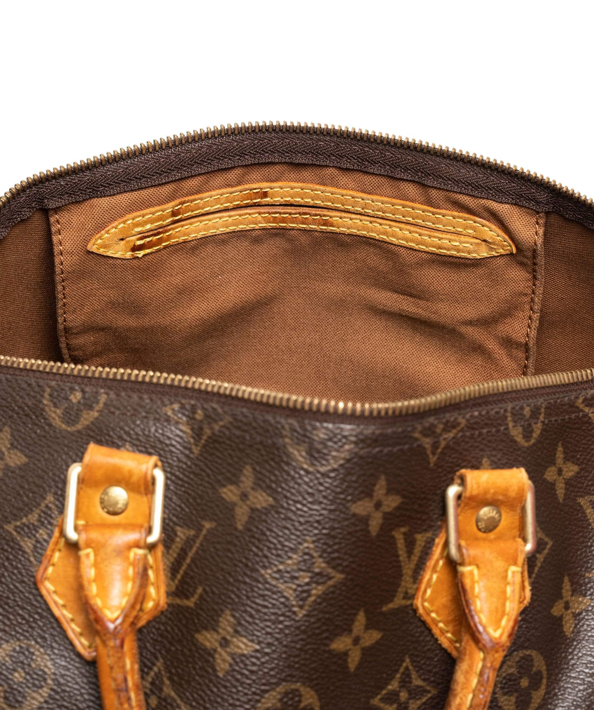 Louis Vuitton Louis Vuitton Monogram Speedy 35 Bag - AWL1641