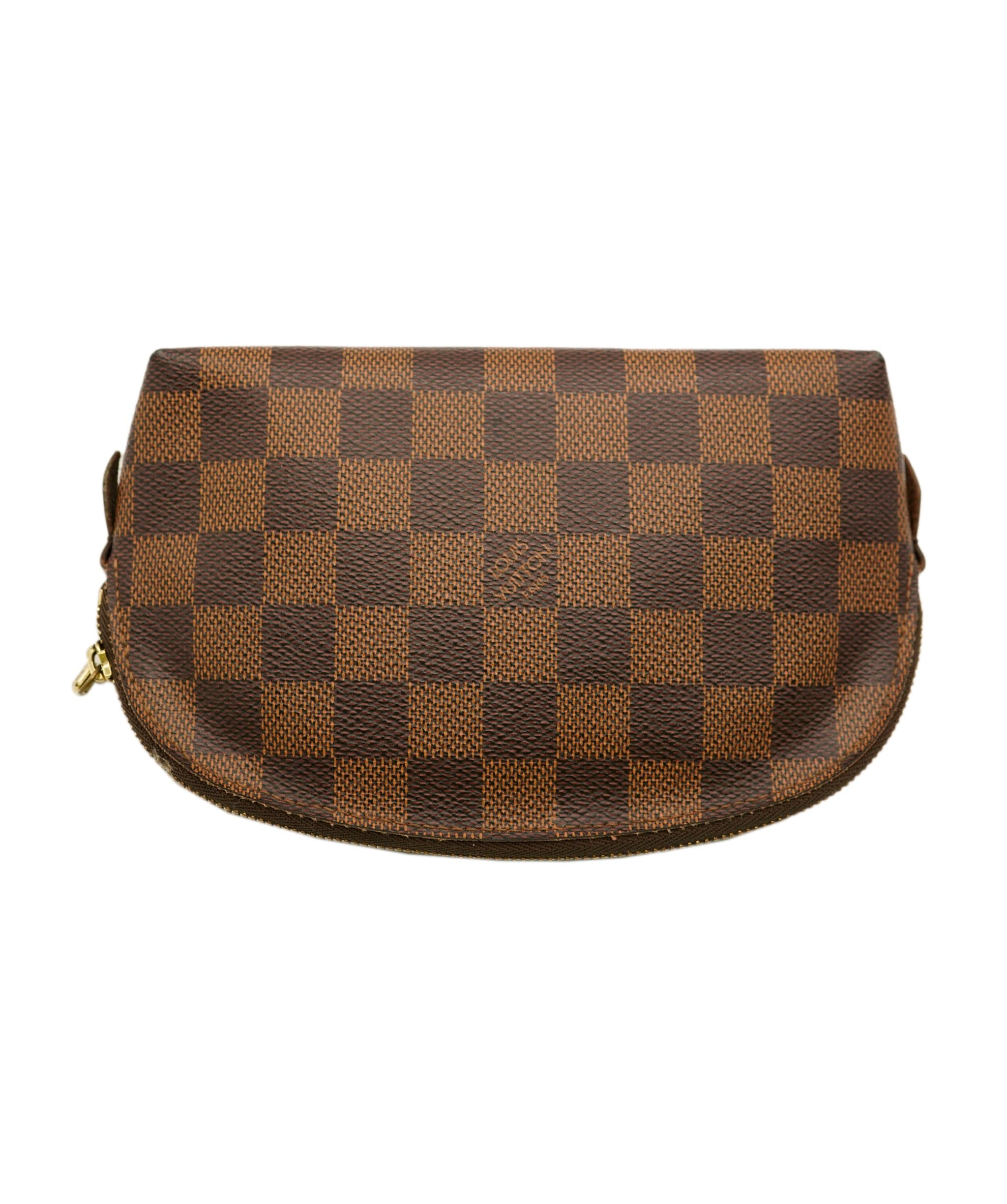 Louis Vuitton Louis Vuitton Monogram Toiletry Pouch 20 PXL2344