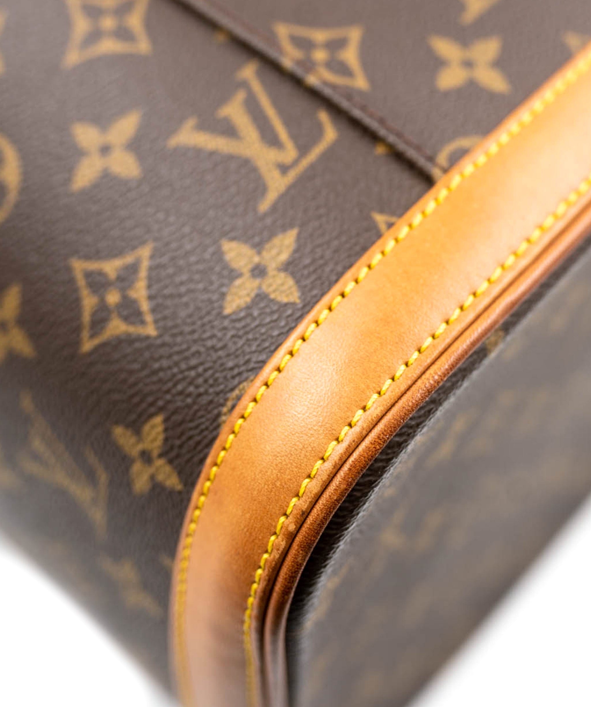 Louis Vuitton Louis Vuitton Monogram Vanity Case  - AWL3172