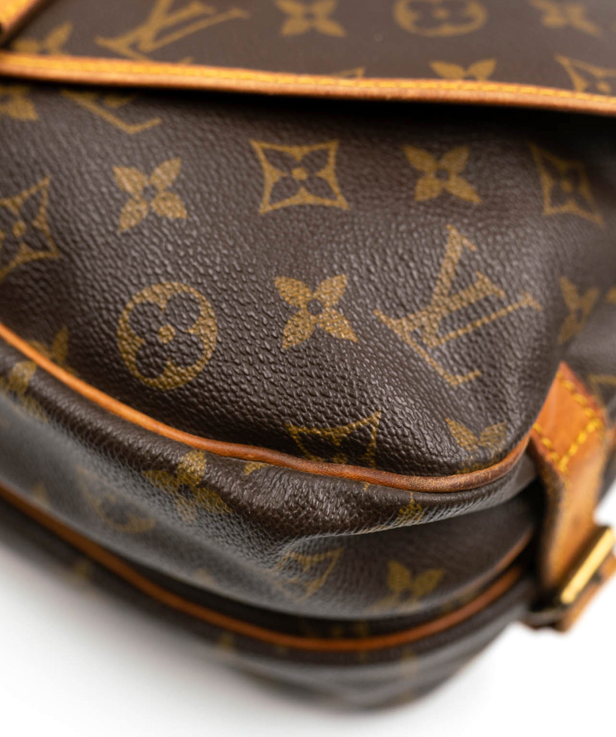 Louis Vuitton Louis Vuitton Saumur 30 Satchel Bag - AGL1423