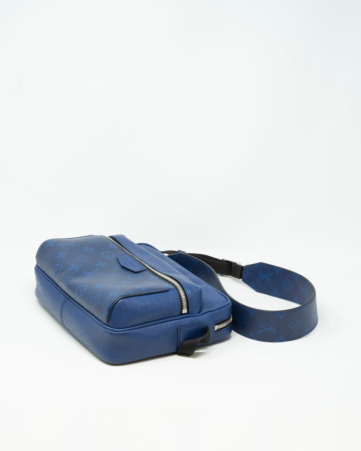 Louis Vuitton Louis Vuitton Taiga Blue Outdoor - ADC1171