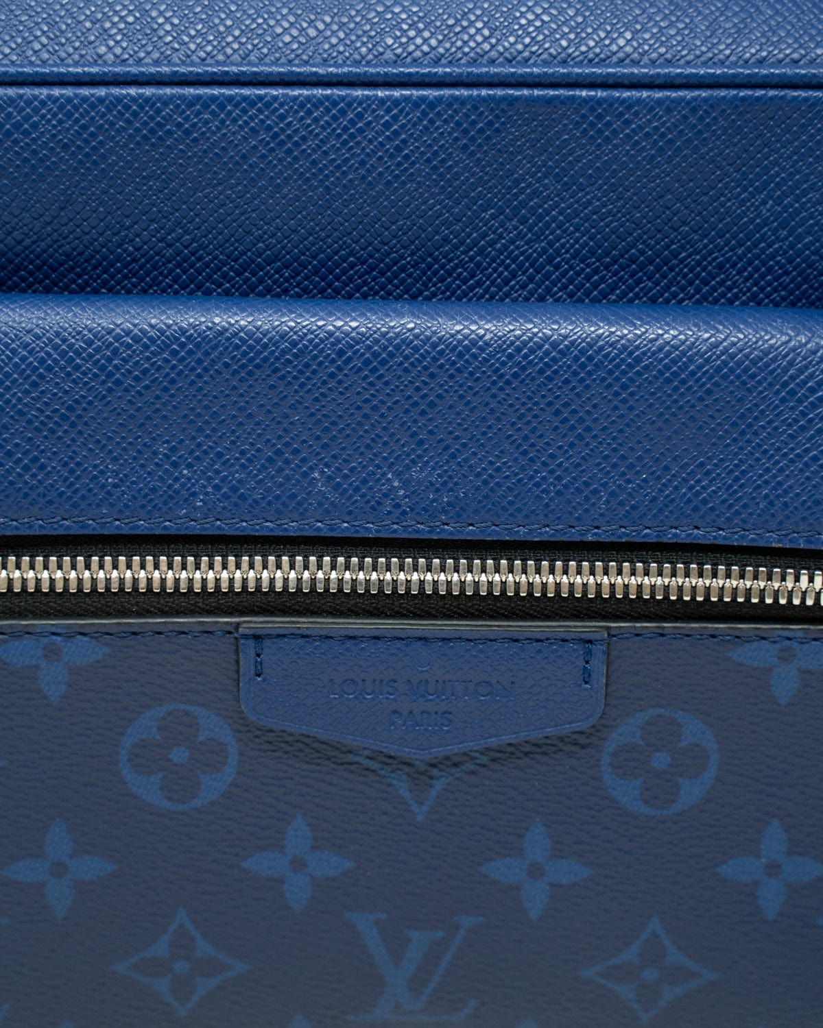 Louis Vuitton Louis Vuitton Taiga Blue Outdoor - ADC1171