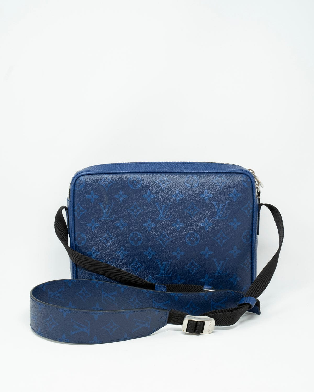 Louis Vuitton Louis Vuitton Taiga Blue Outdoor - ADC1171