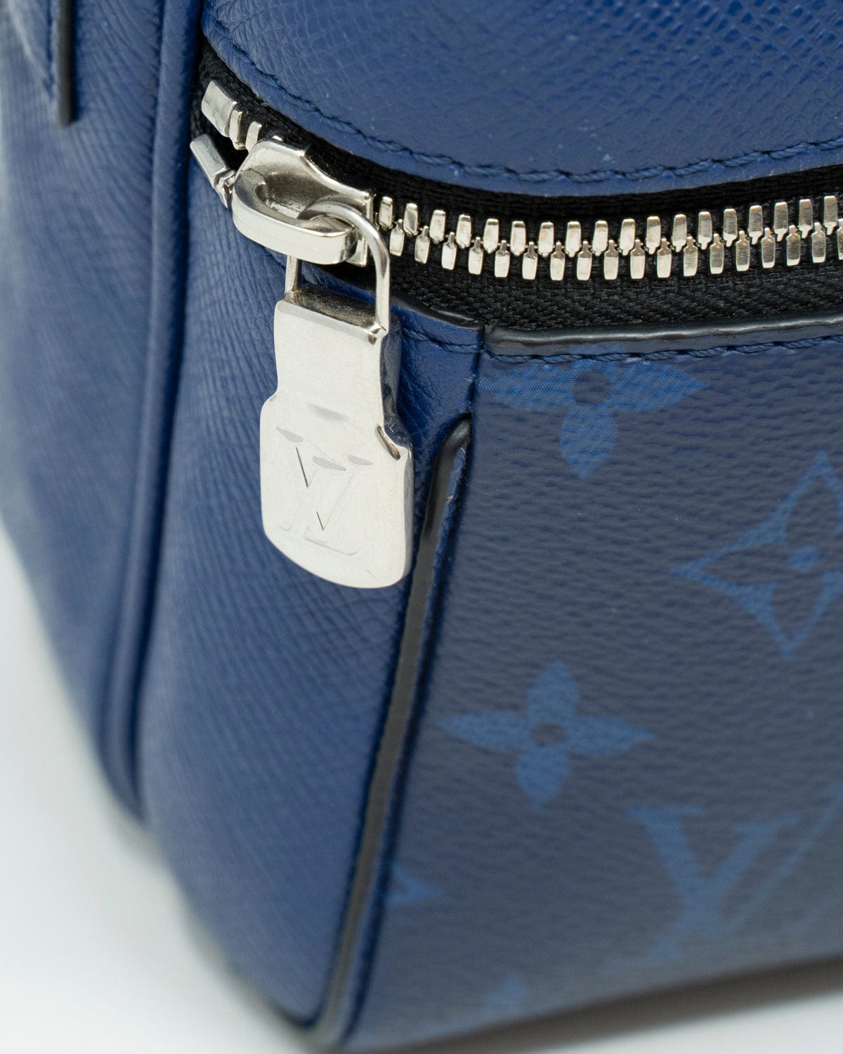 Louis Vuitton Louis Vuitton Taiga Blue Outdoor - ADC1171