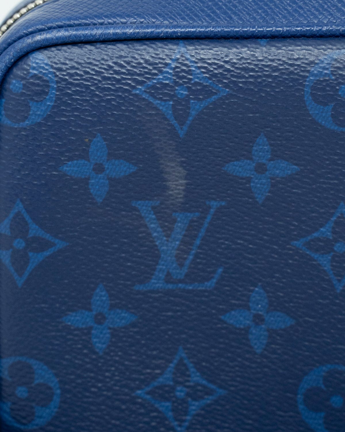 Louis Vuitton Louis Vuitton Taiga Blue Outdoor - ADC1171