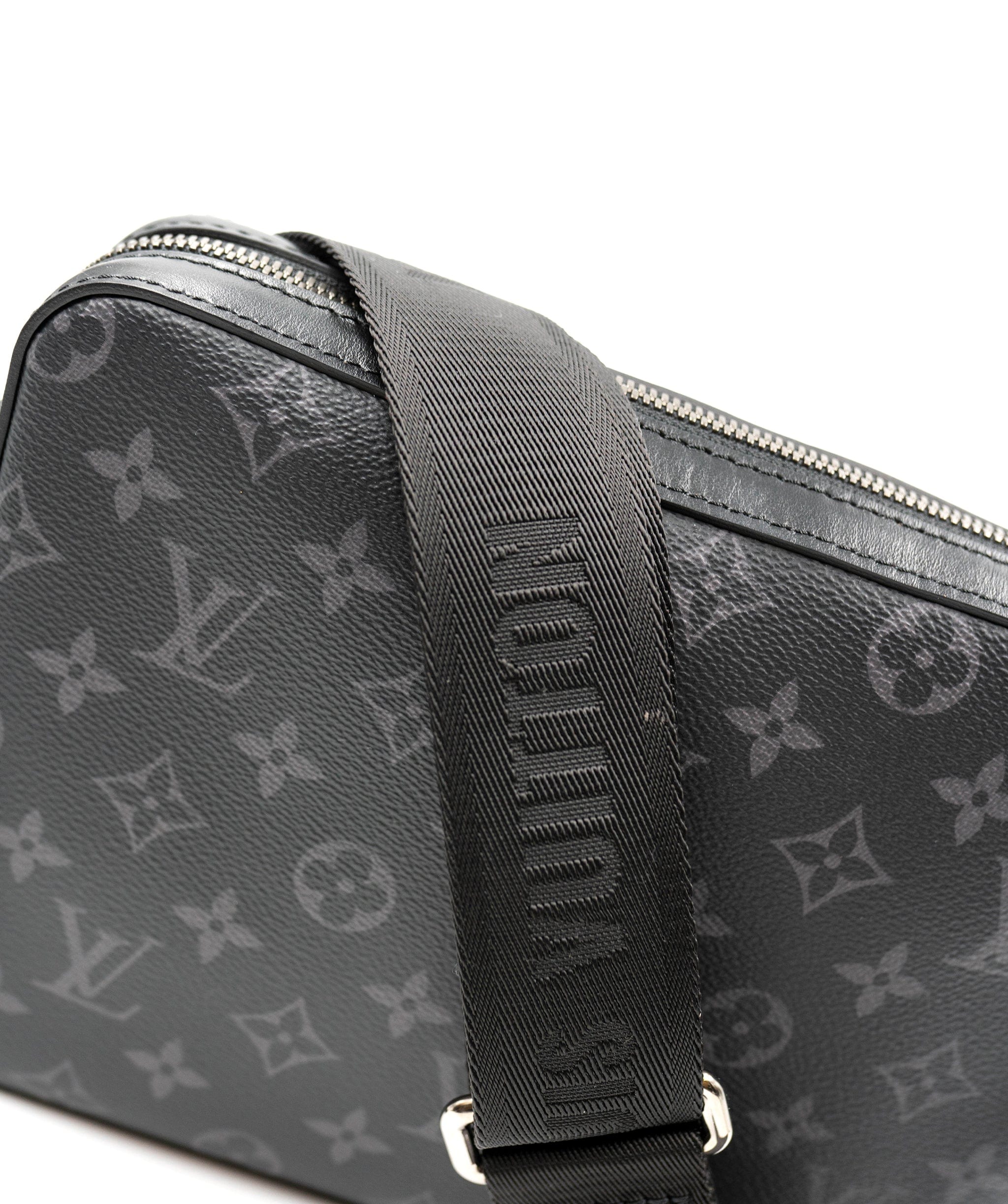 Louis Vuitton Louis Vuitton Trio pochette ASL2881