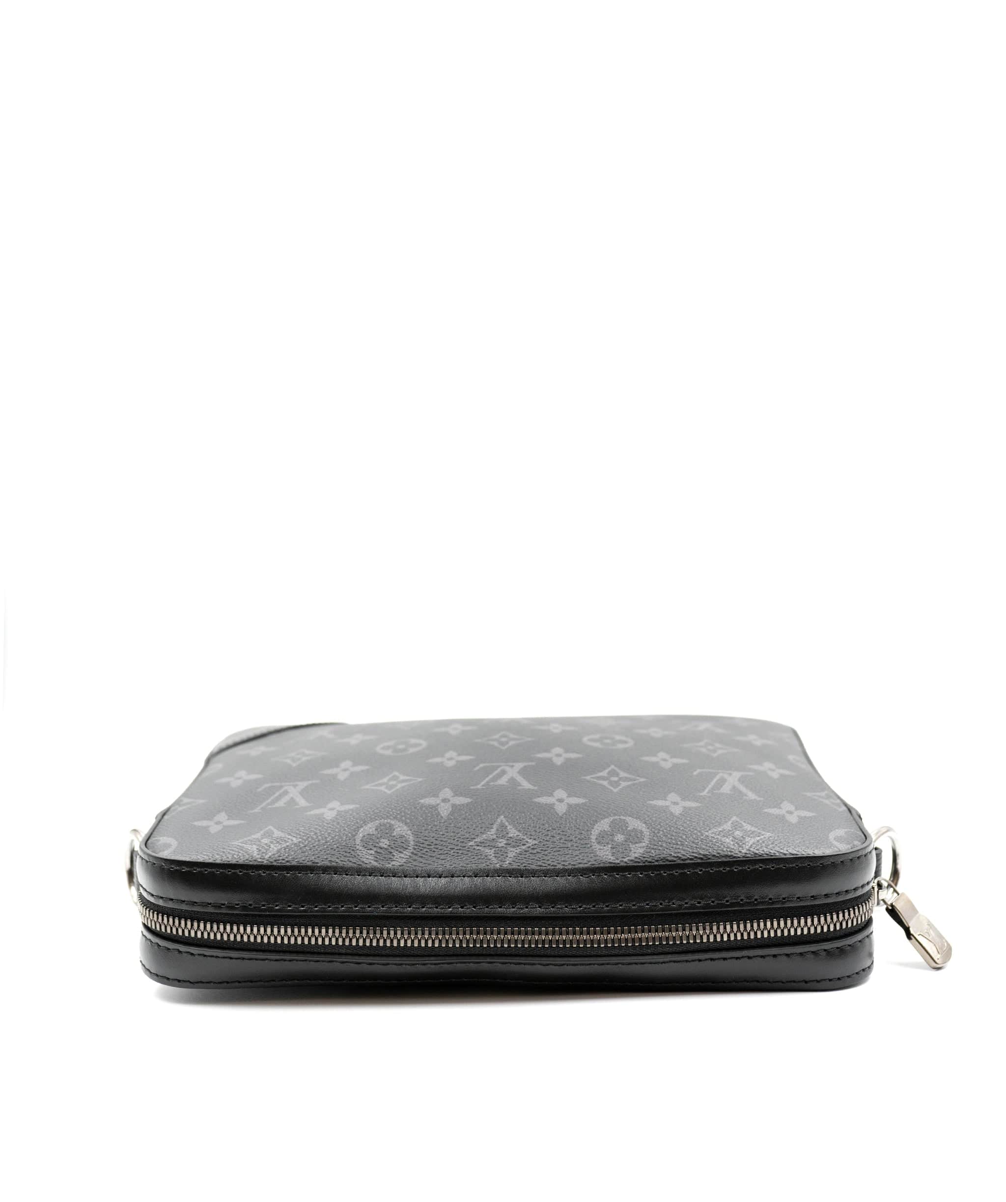 Louis Vuitton Louis Vuitton Trio pochette ASL2881