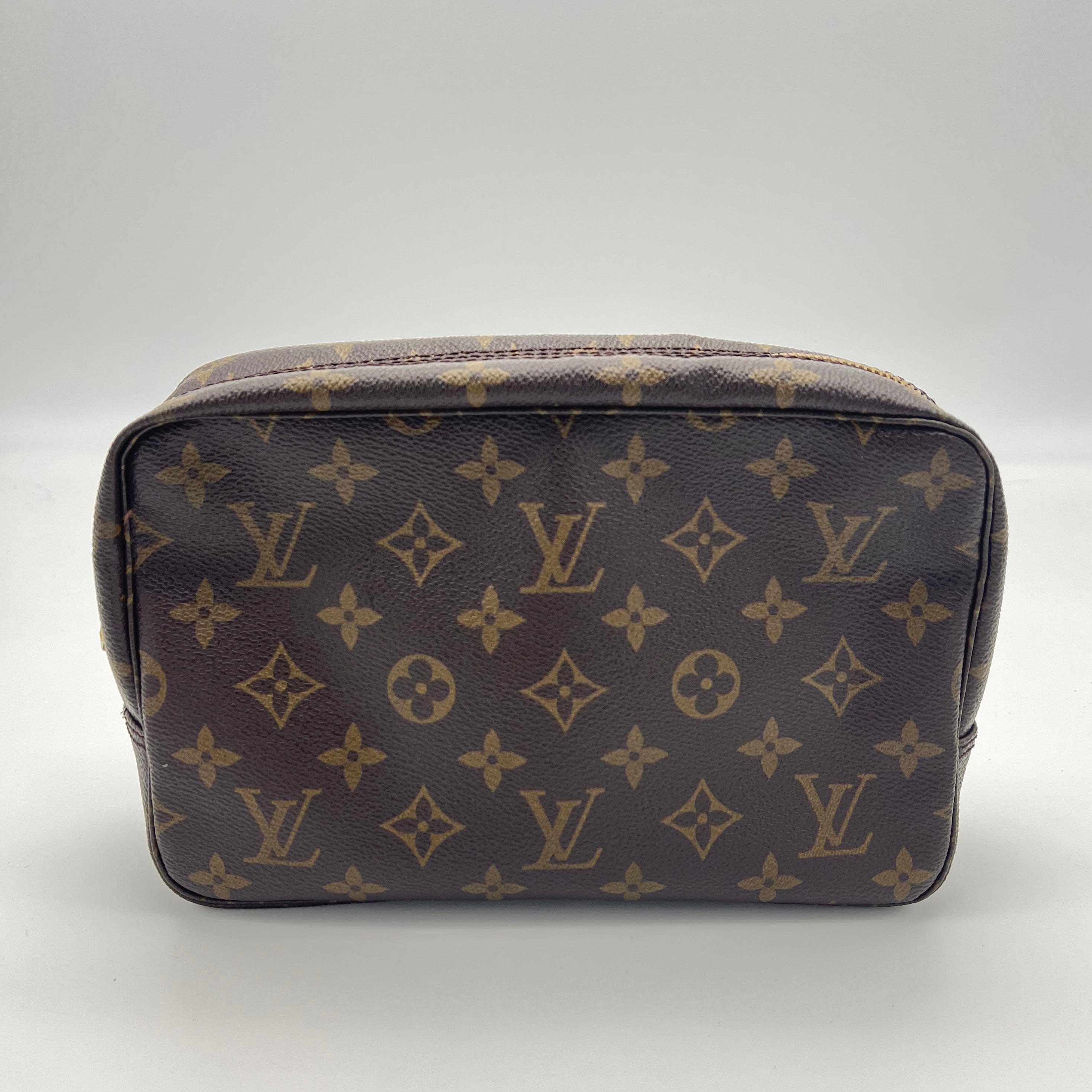 Louis Vuitton LV Monogrram Trouisse Toilette 23 UIL1047