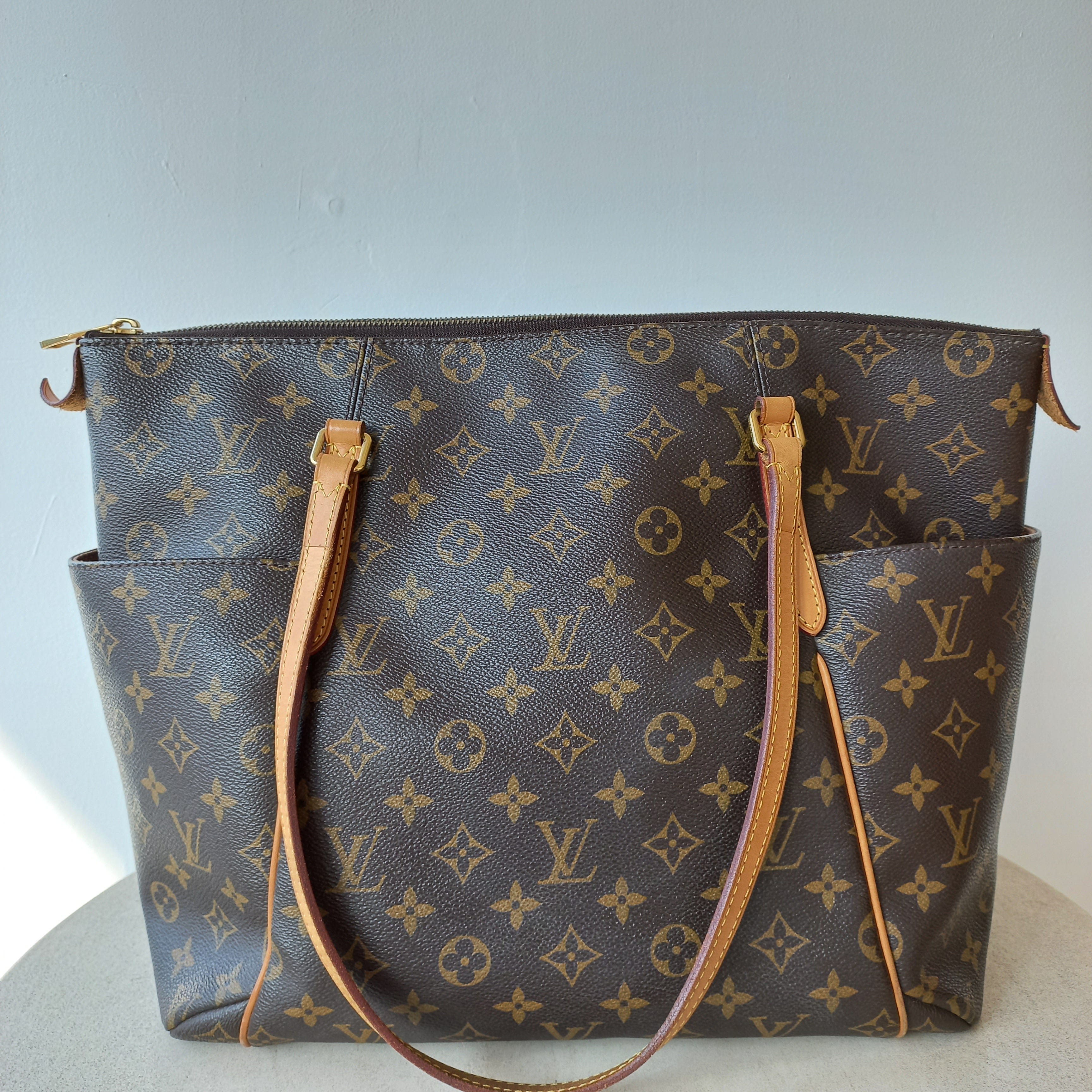 Louis Vuitton Monogram Totally MM Tote Bag MLX22005