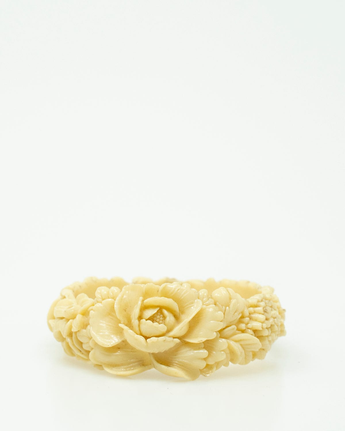 Luxury Promise Japanese Celluloid 1950s faux ivory bangle with large rose - AWC1154