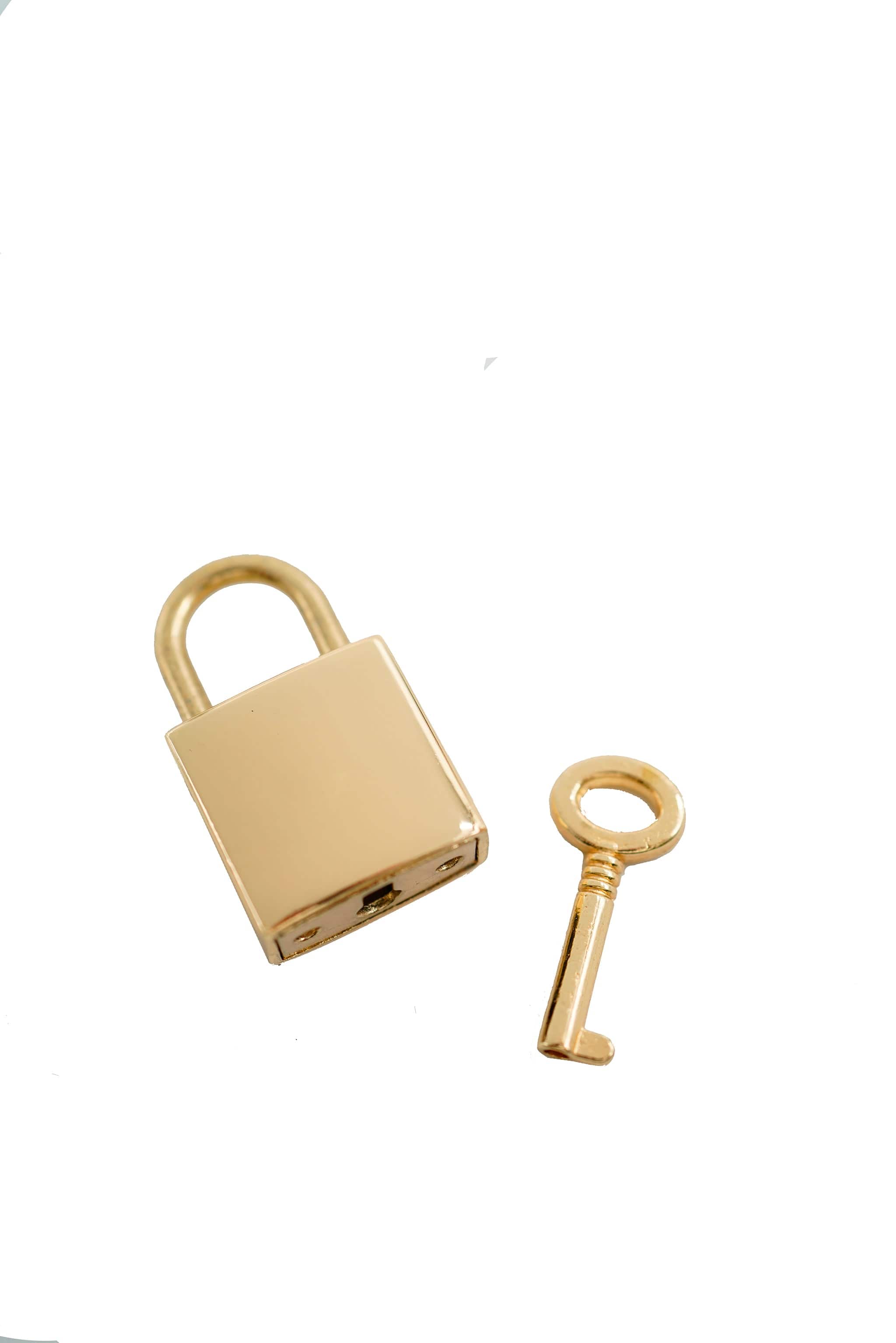 Luxury Promise Luxury Replica
 Gold Plain Padlock and key