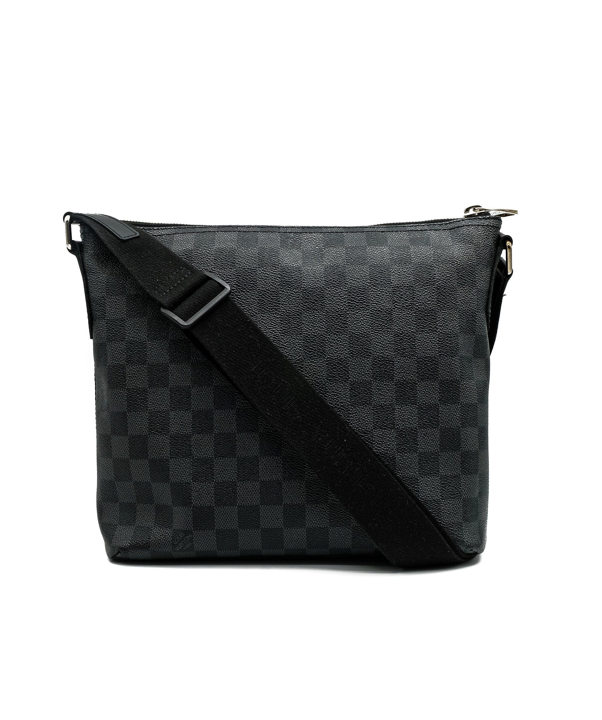 LuxuryPromise Louis Vuitton Graphite Damier Messenger RJC1390