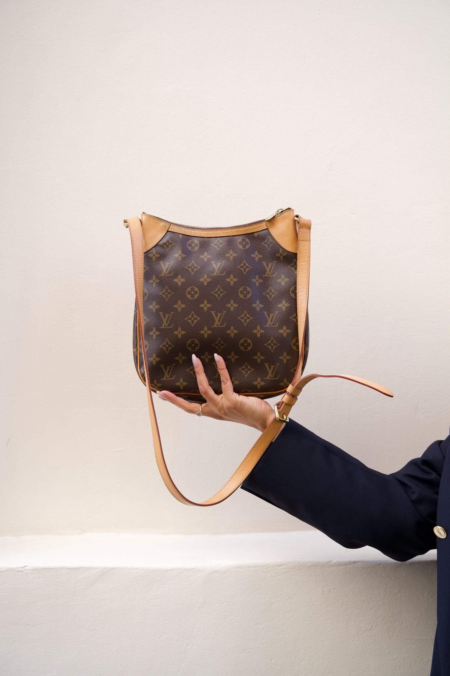 LuxuryPromise Louis Vuitton Monogram Cross Body Bag - AWL1885