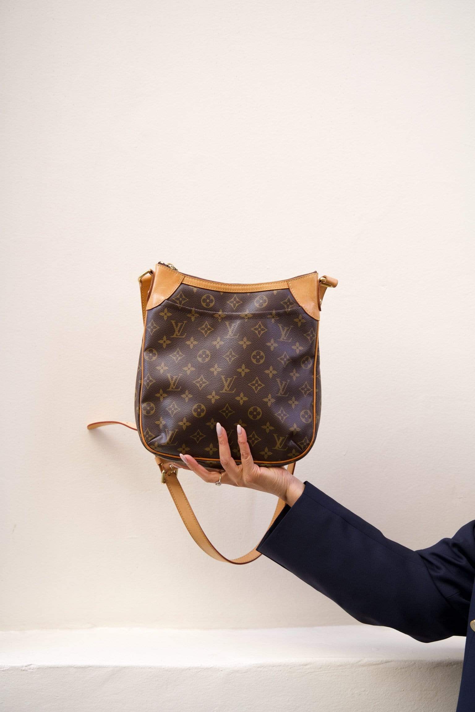 LuxuryPromise Louis Vuitton Monogram Cross Body Bag - AWL1885