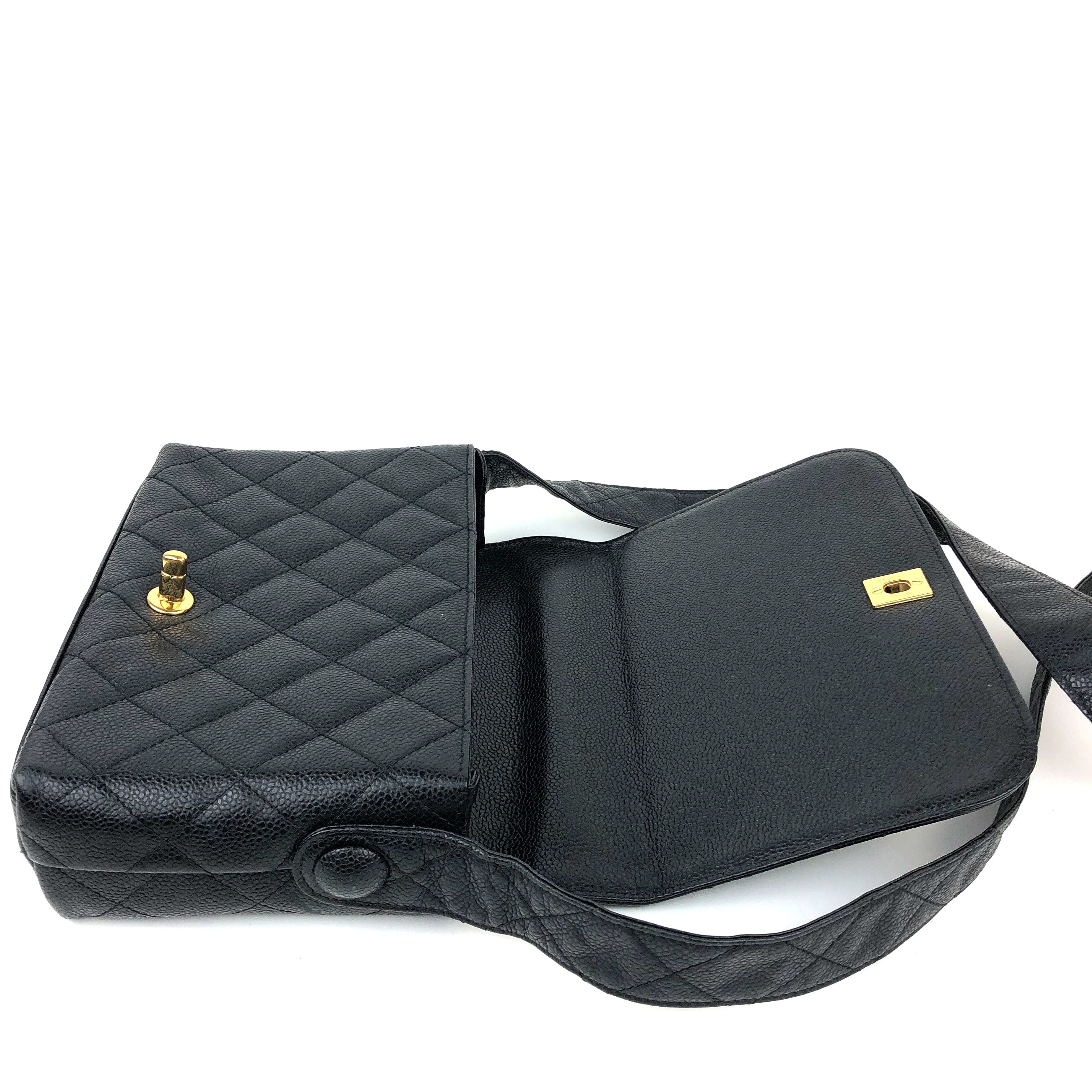 LuxuryPromise Chanel Caviar turn lock shoulder bag