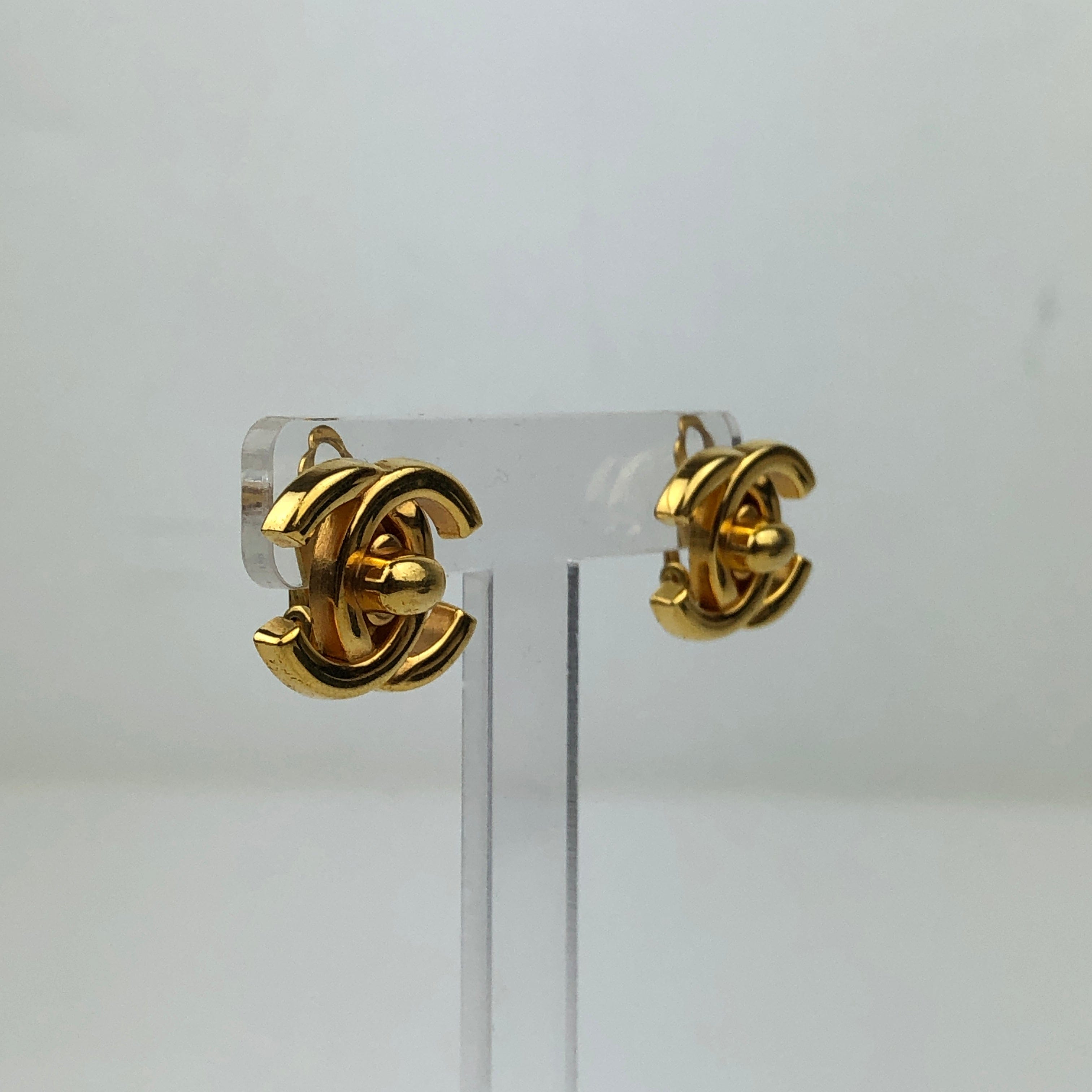 LuxuryPromise Chanel Coco Mark Turn Lock Earrings 96P