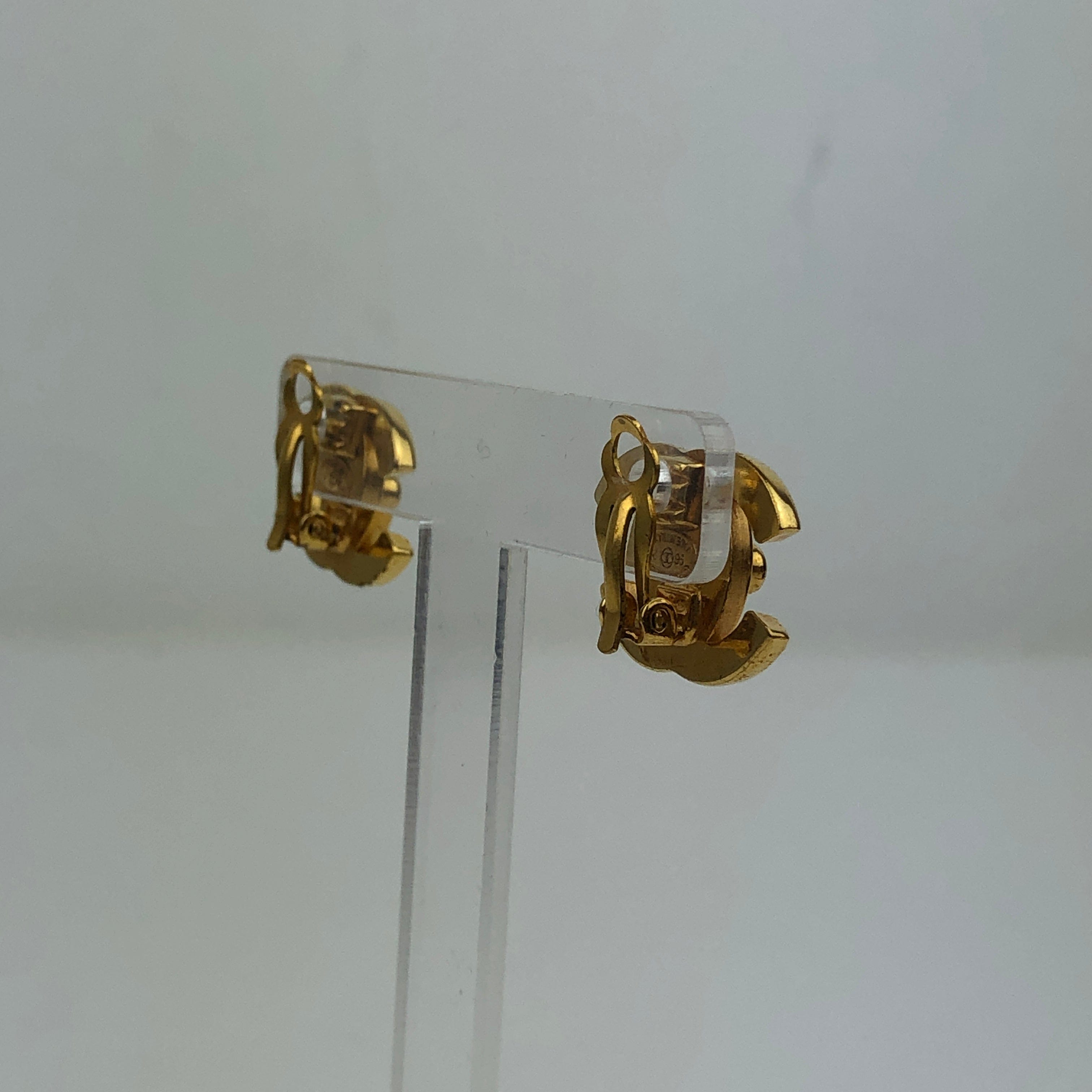 LuxuryPromise Chanel Coco Mark Turn Lock Earrings 96P