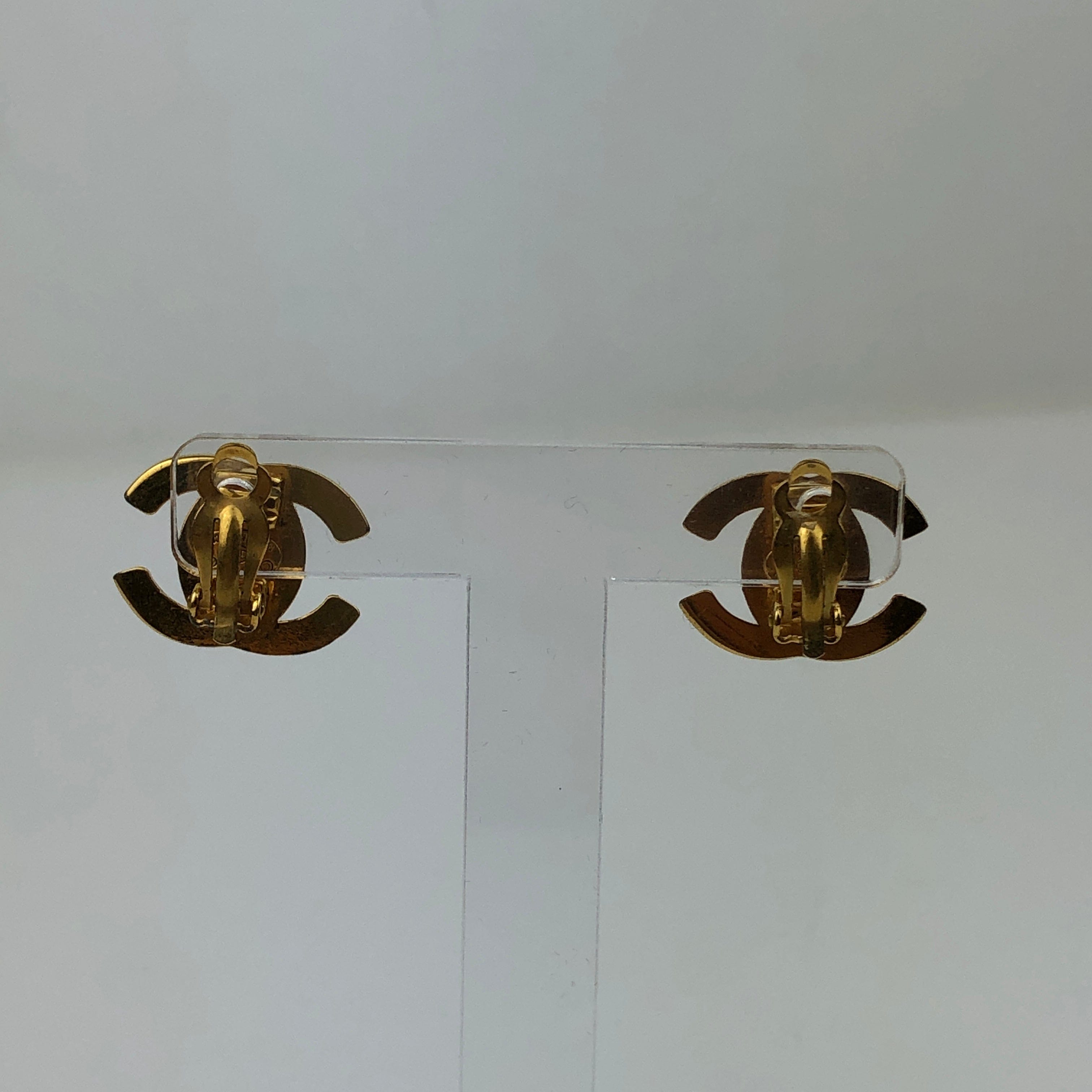 LuxuryPromise Chanel Coco Mark Turn Lock Earrings 96P