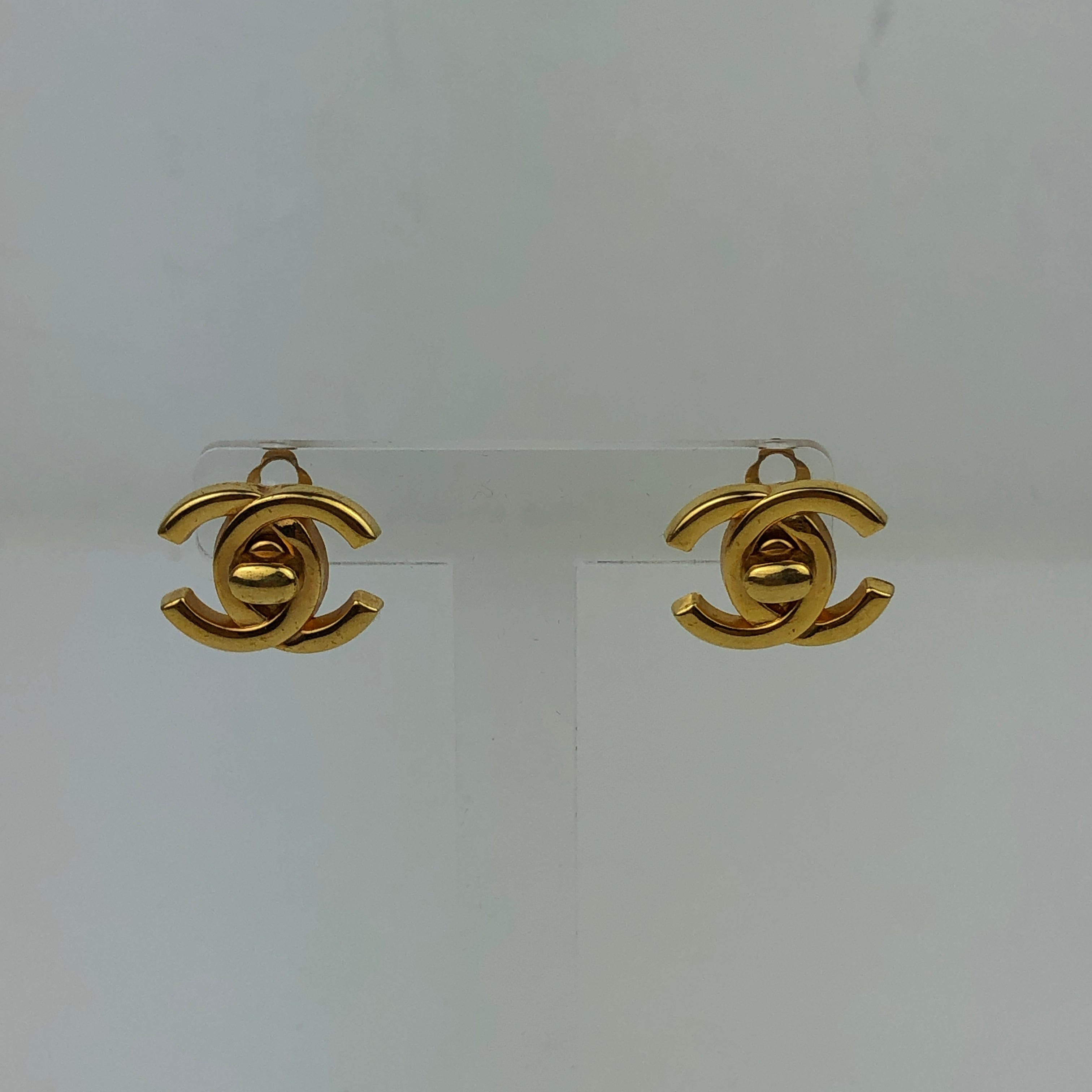 LuxuryPromise Chanel Coco Mark Turn Lock Earrings 96P