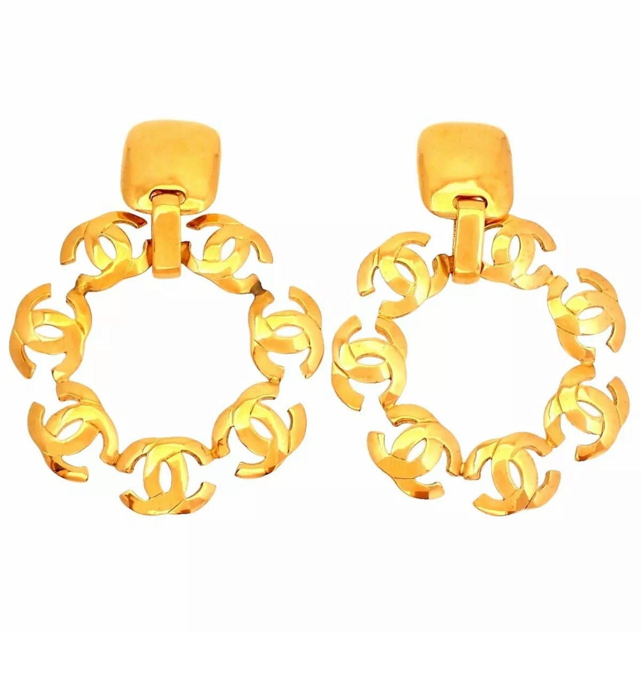 LuxuryPromise Chanel large hoop CC detail