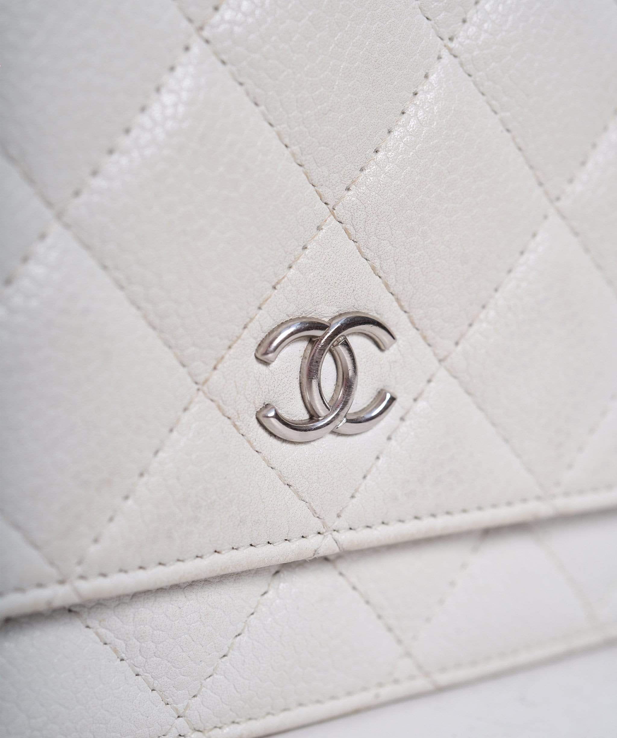 LuxuryPromise Chanel White Wallet on Chain Caviar - ASL1292