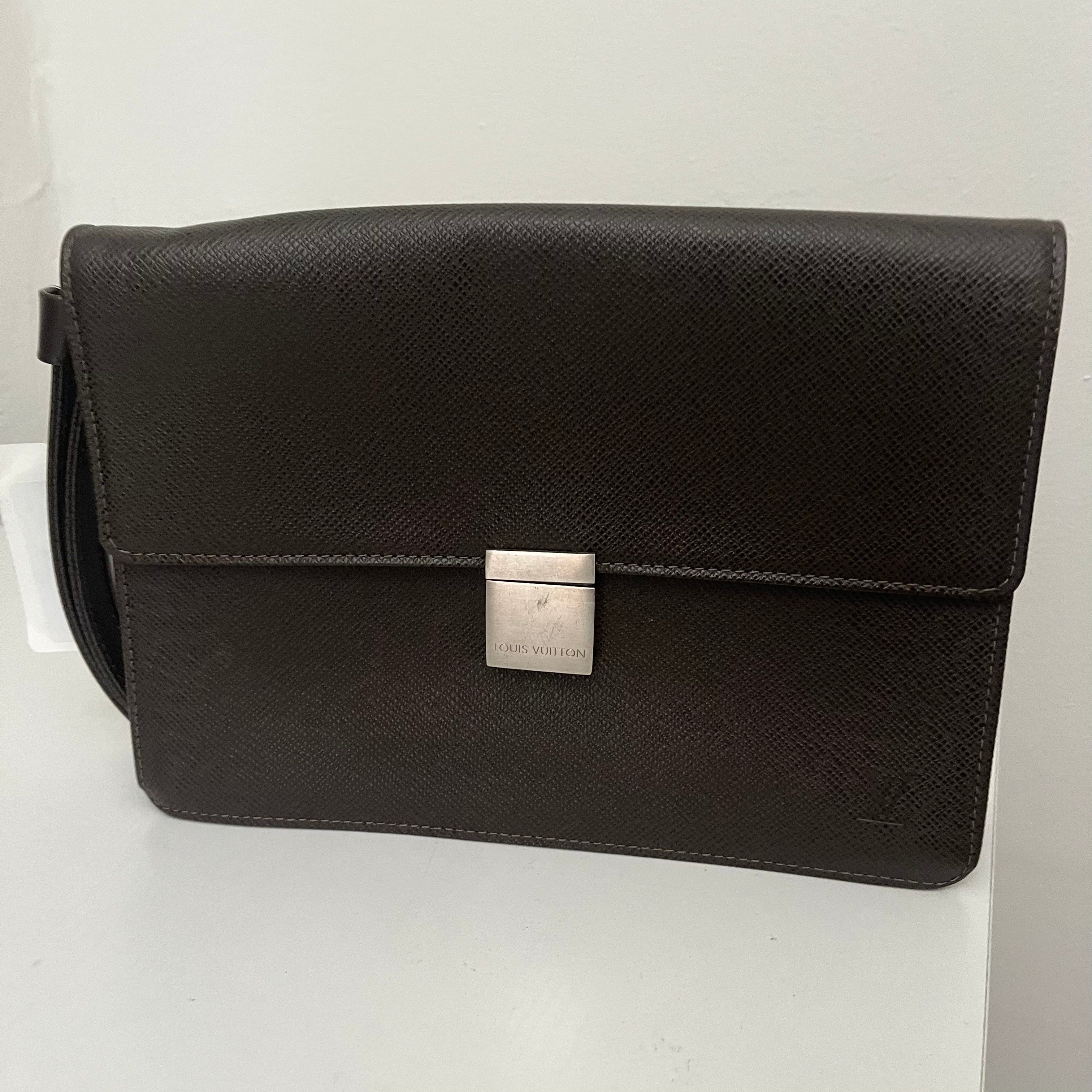 LuxuryPromise LV Selegna Pouch