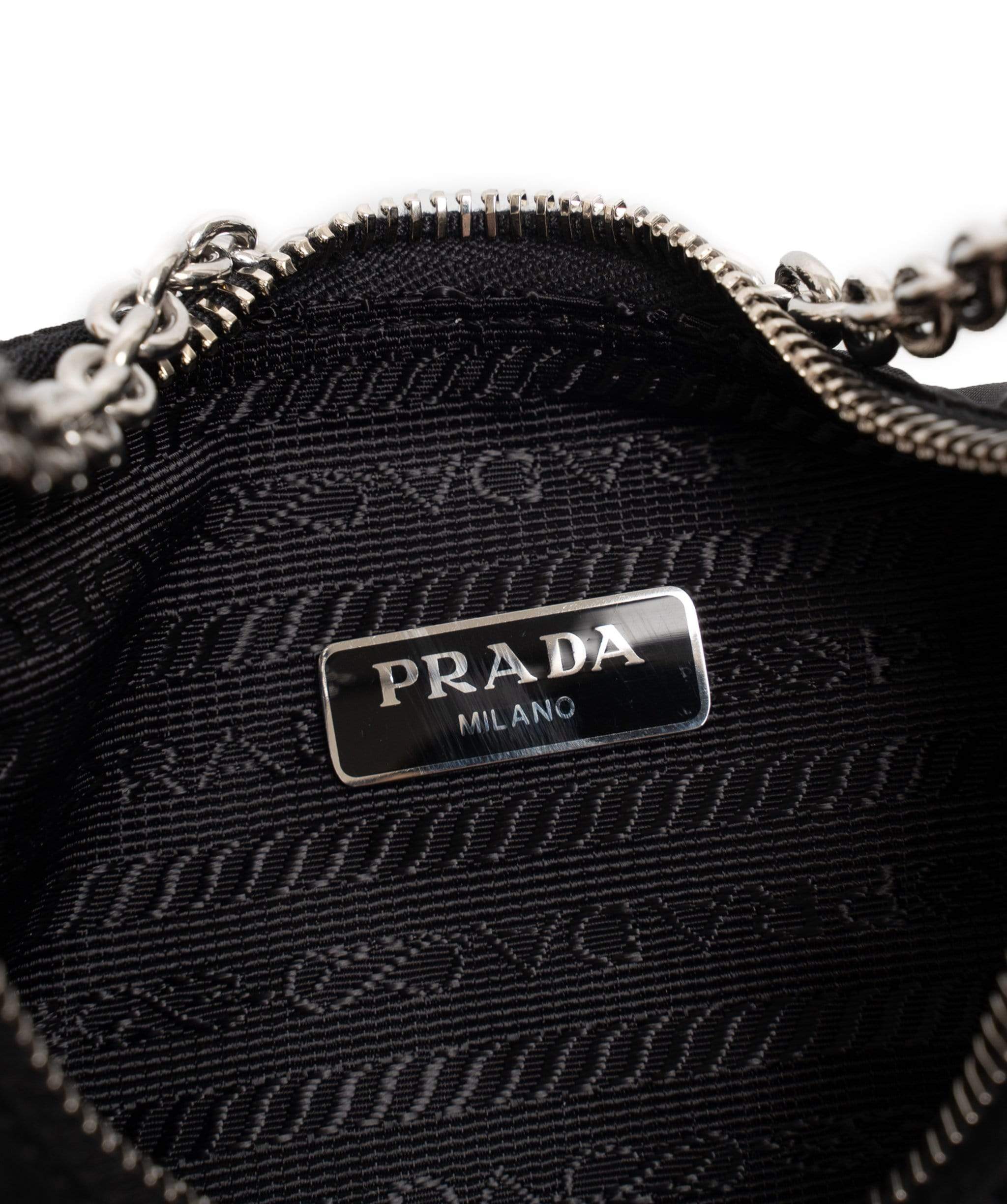 Prada Prada Re-edition 2005 Nylon bag - ADL1430