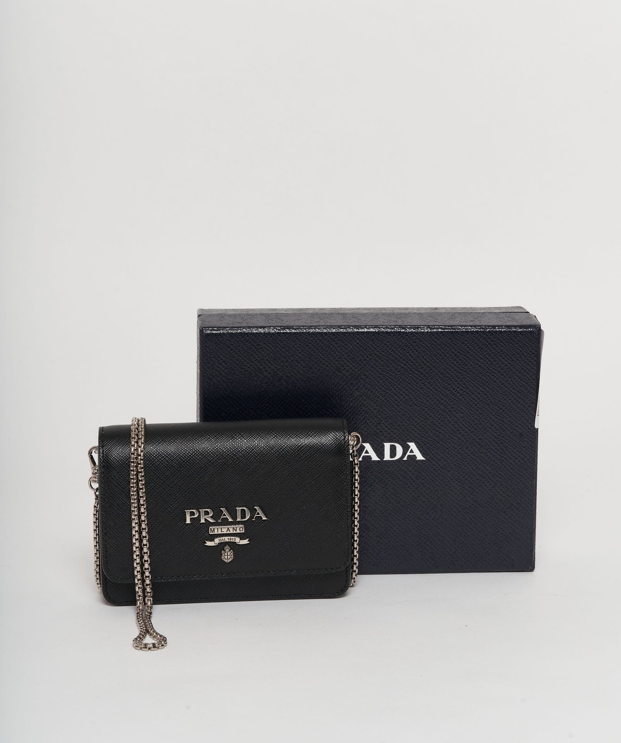 Prada Prada Wallet on chain