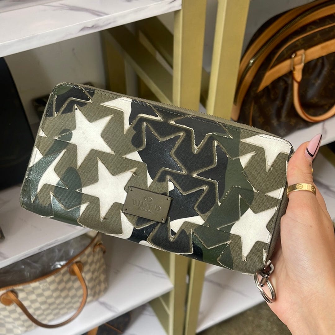 Valentino VALENTINO STAR CAMO WALLET 43622