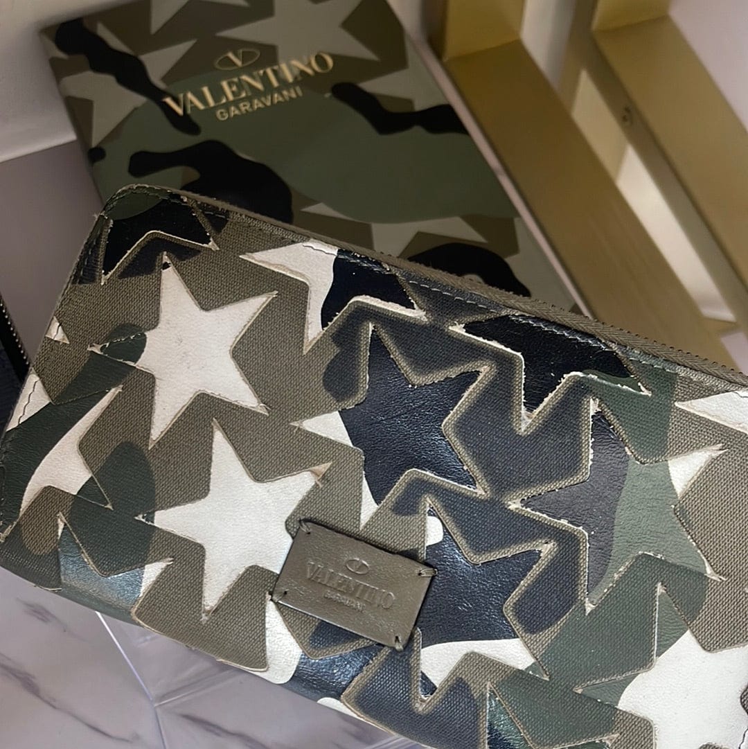 Valentino VALENTINO STAR CAMO WALLET 43622