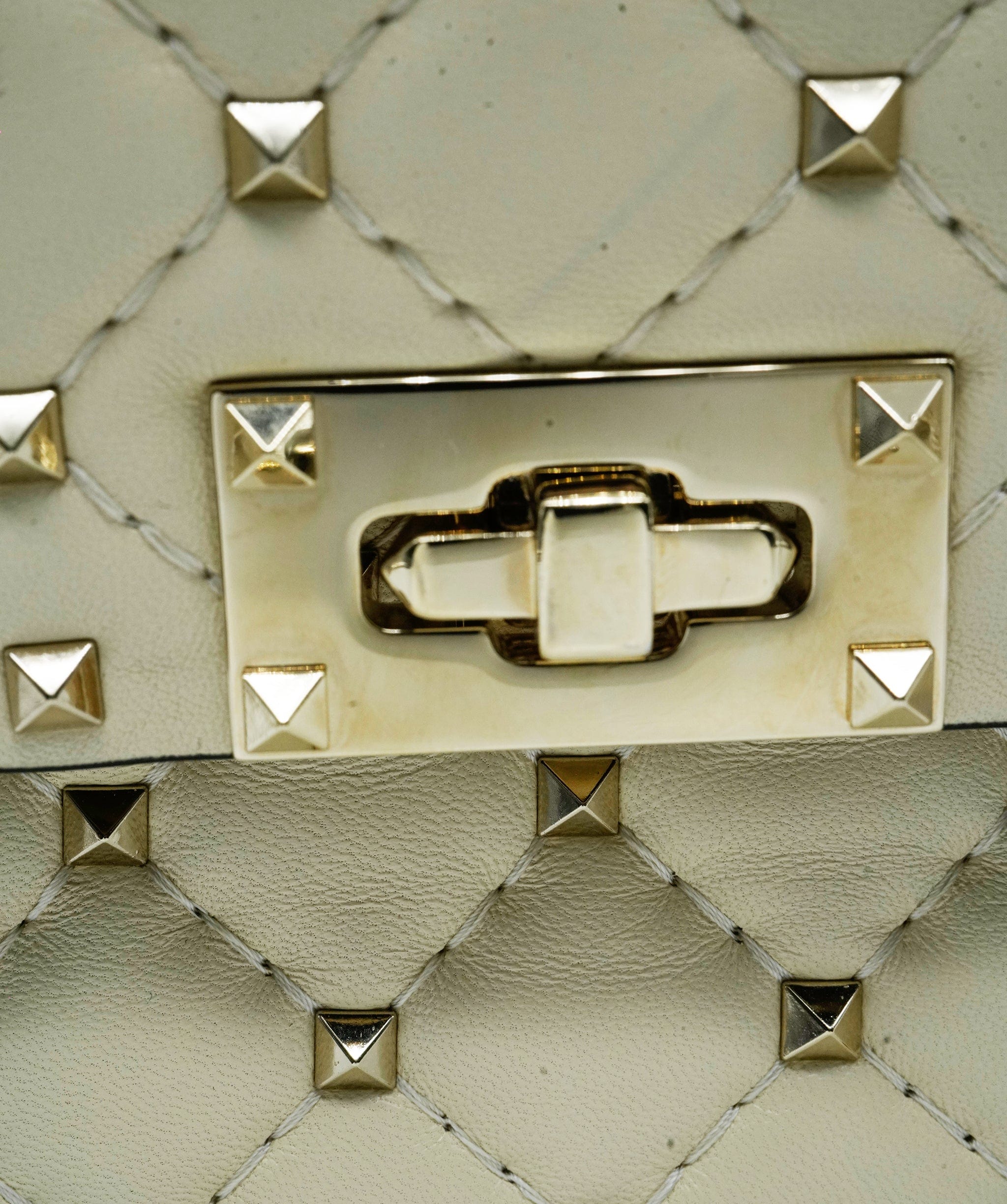 Valentino Valentino cream  rock-stud bag  ALL0359